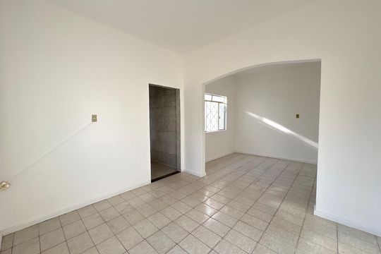 Sala de casa para alugar com 2 quartos, 161m² em Jardim Bandeirantes, Contagem
