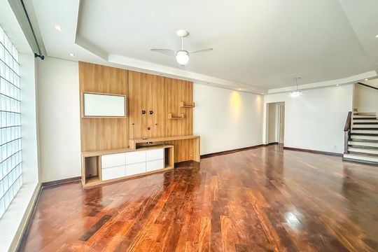 Casa à venda com 3 quartos, 180m² em Granja Julieta, São Paulo