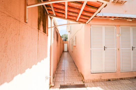 Quintal de casa à venda com 3 quartos, 180m² em Granja Julieta, São Paulo