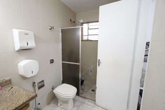 Banheiro da Suíte de casa à venda com 4 quartos, 360m² em Cinquentenario, Belo Horizonte