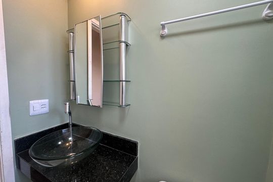 Banheiro de apartamento para alugar com 2 quartos, 55m² em Parque Viana, Barueri
