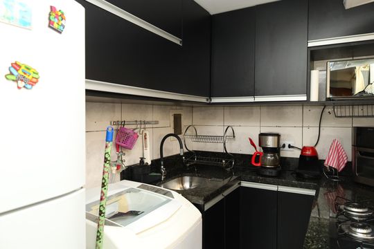 Cozinha de apartamento à venda com 2 quartos, 35m² em Conjunto Residencial José Bonifácio, São Paulo