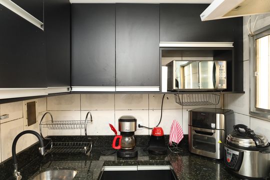 Cozinha de apartamento à venda com 2 quartos, 35m² em Conjunto Residencial José Bonifácio, São Paulo