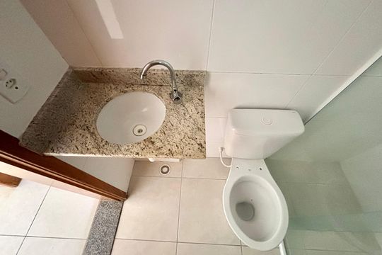 Banheiro de apartamento para alugar com 1 quarto, 31m² em Guilhermina Esperança, São Paulo