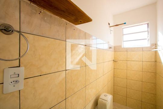 Banheiro social de casa para alugar com 1 quarto, 80m² em Vila Guaraciaba, Santo André