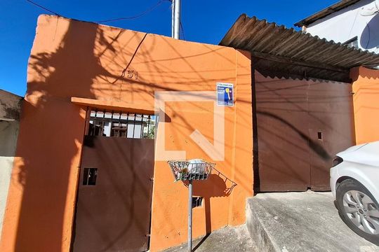 Fachada  de casa para alugar com 1 quarto, 80m² em Vila Guaraciaba, Santo André