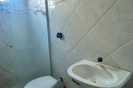 Banheiro social de casa para alugar com 2 quartos, 96m² em Cidade Beira Mar, Rio das Ostras