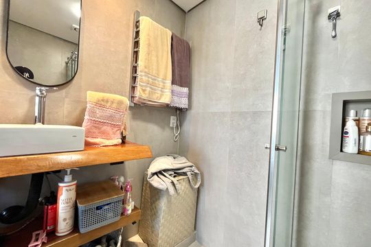 Banheiro da Suíte 1 de apartamento à venda com 2 quartos, 116m² em Jardim Prudência, São Paulo