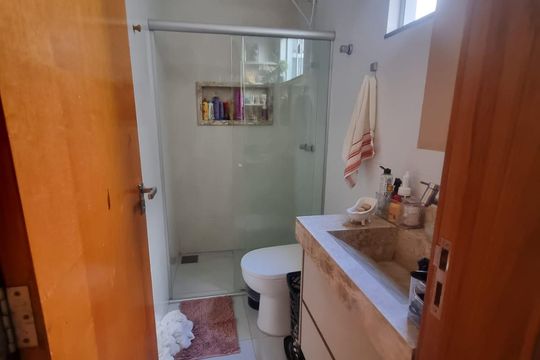 Banheiro de casa à venda com 3 quartos, 210m² em Jardim Atlantico, Goiânia