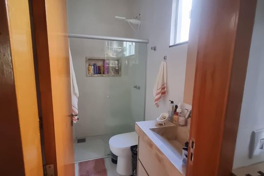 Banheiro de casa à venda com 3 quartos, 210m² em Jardim Atlantico, Goiânia