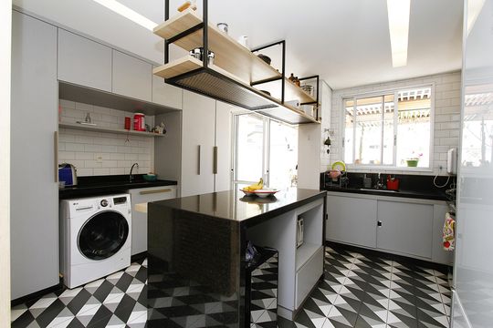 Cozinha de apartamento à venda com 4 quartos, 243m² em Grajaú, Belo Horizonte