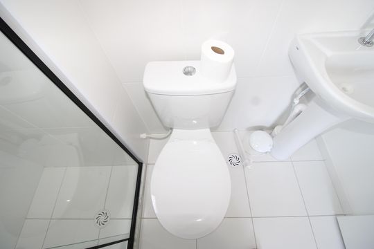 banheiro de apartamento para alugar com 1 quarto, 26m² em Parada Xv de Novembro, São Paulo