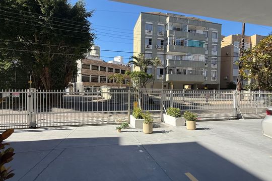 Fachada de apartamento para alugar com 2 quartos, 75m² em Jardim Las Palmas, Guarujá