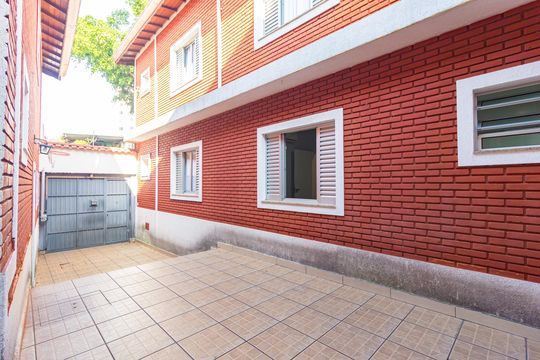 Quintal de casa à venda com 3 quartos, 210m² em Água Rasa, São Paulo