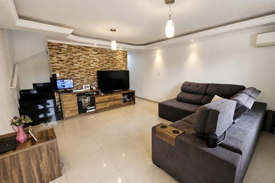 Casa à venda com 3 quartos, 121m² em Vila Zelina, São Paulo