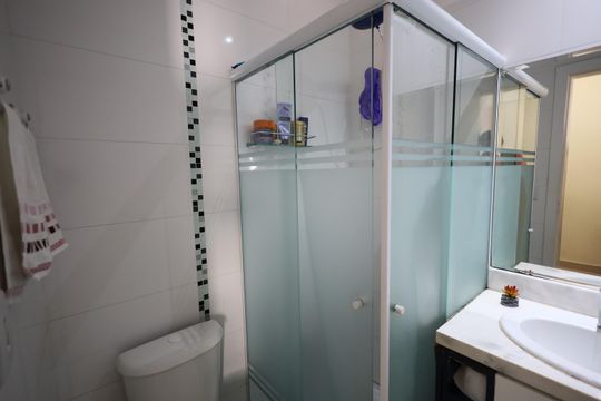 Banheiro 2 de casa à venda com 2 quartos, 138m² em I.a.p.i., Osasco