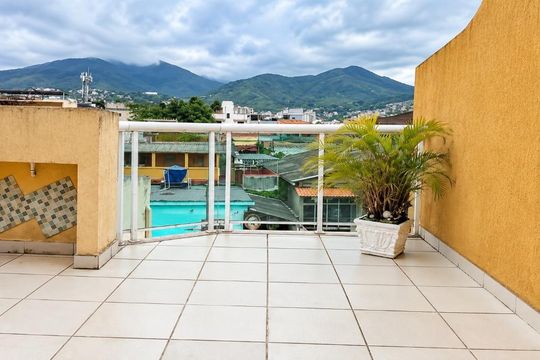 Área externa de casa para alugar com 3 quartos, 98m² em Jardim Continental, Nova Iguaçu