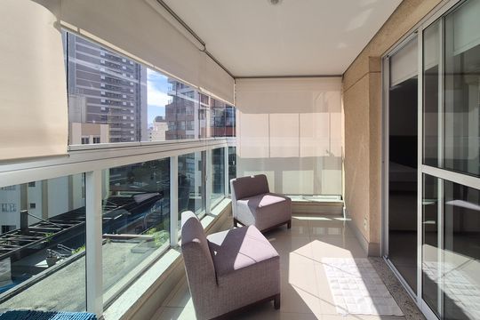 Varanda de kitnet/studio para alugar com 1 quarto, 37m² em Itaim Bibi, São Paulo