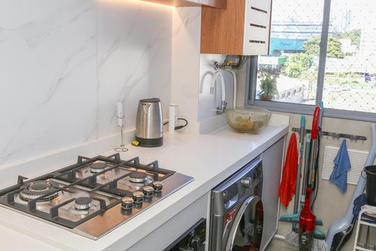 Cozinha e Área de Serviço de apartamento à venda com 2 quartos, 41m² em Barra Funda, São Paulo