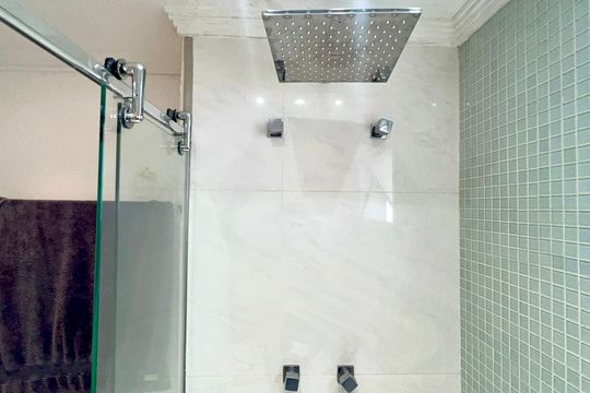 Banheiro da Suíte de apartamento à venda com 2 quartos, 151m² em Jardim Paulista, São Paulo