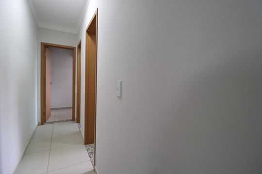 Corredor de apartamento para alugar com 2 quartos, 64m² em Santa Mônica, Uberlândia