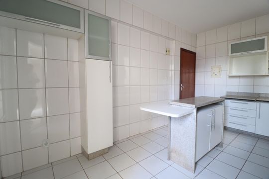 Cozinha de apartamento para alugar com 3 quartos, 140m² em Centro, Uberlândia