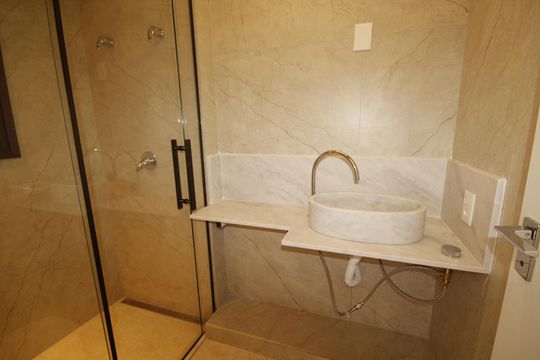 banheiro 2 de apartamento à venda com 3 quartos, 105m² em Santa Efigênia, Belo Horizonte