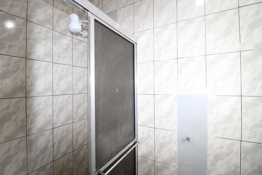 banheiro de casa para alugar com 1 quarto, 40m² em Vila Cosmopolita, São Paulo