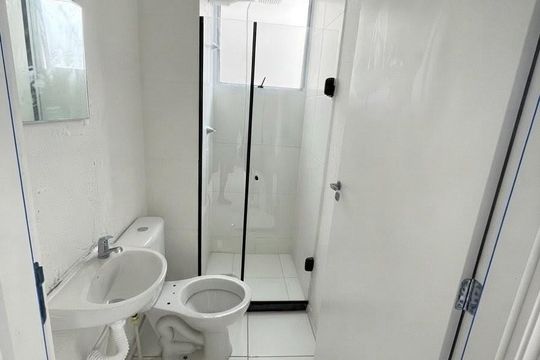 Banheiro de apartamento para alugar com 2 quartos, 45m² em Santa Cruz, Rio de Janeiro