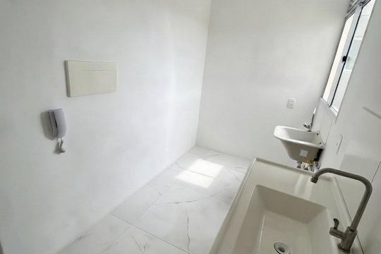 Cozinha de apartamento para alugar com 2 quartos, 45m² em Santa Cruz, Rio de Janeiro