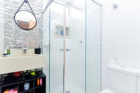 Banheiro de apartamento à venda com 2 quartos, 65m² em Vila Rosalia, Guarulhos