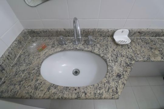 Banheiro Suíte de apartamento para alugar com 3 quartos, 86m² em Vila Luis Antonio, Guarujá