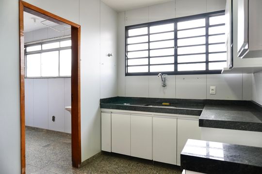 Cozinha  de apartamento à venda com 3 quartos, 192m² em Padre Eustáquio, Belo Horizonte