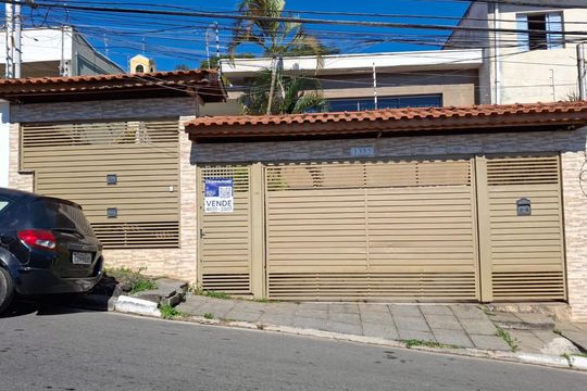 Fachada  de casa à venda com 3 quartos, 250m² em Vila Galvão, Guarulhos