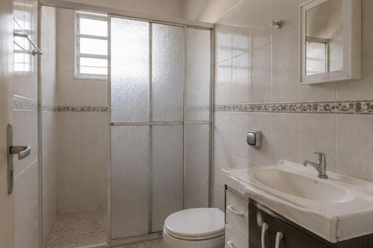 Banheiro social de casa de condomínio para alugar com 3 quartos, 60m² em Viamópolis, Viamão