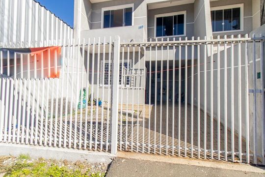 Fachada de casa à venda com 3 quartos, 150m² em Sítio Cercado, Curitiba