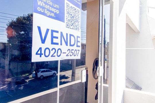 Placa de casa à venda com 3 quartos, 150m² em Sítio Cercado, Curitiba