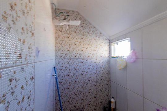 Banheiro Social de casa à venda com 3 quartos, 150m² em Sítio Cercado, Curitiba