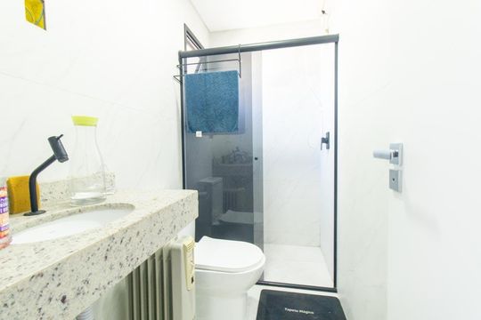 Banheiro da Suíte de casa à venda com 3 quartos, 166m² em Xaxim, Curitiba