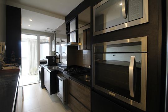 Cozinha de apartamento à venda com 2 quartos, 80m² em Barra Olímpica, Rio de Janeiro