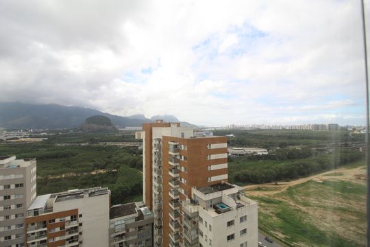 Sala - Vista de apartamento à venda com 2 quartos, 80m² em Barra Olímpica, Rio de Janeiro