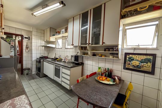 Apartamento para alugar com 4 quartos, 145m² em Pompeia, São Paulo