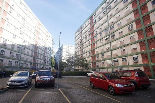 Área Comum - Estacionamento (rotativo - 01 vaga) de apartamento à venda com 1 quarto, 42m² em Jardim Botânico, Porto Alegre