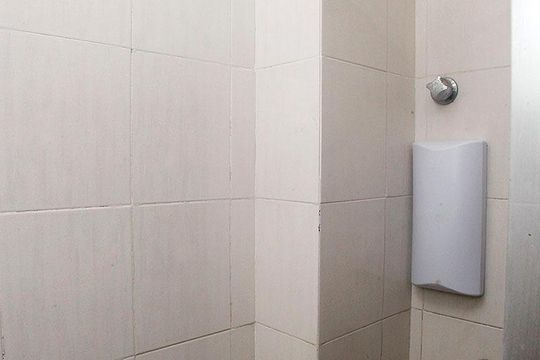 Banheiro da suíte de apartamento à venda com 1 quarto, 42m² em Jardim Botânico, Porto Alegre