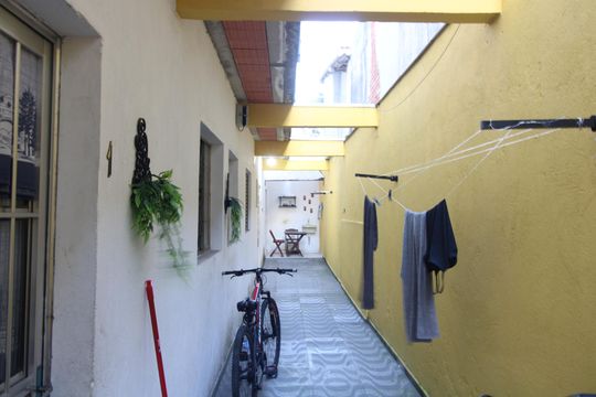 Corredor de casa de condomínio para alugar com 1 quarto, 30m² em Jardim Verônia, São Paulo
