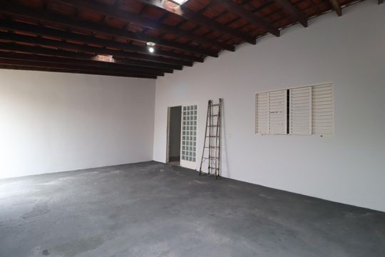 Garagem de casa para alugar com 2 quartos, 70m² em Jardim Europa, Uberlândia