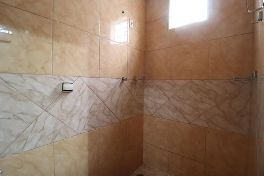 Banheiro do Quarto 1 de casa para alugar com 2 quartos, 70m² em Jardim Europa, Uberlândia