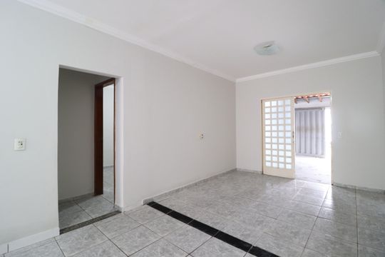 Casa para alugar com 2 quartos, 70m² em Jardim Europa, Uberlândia