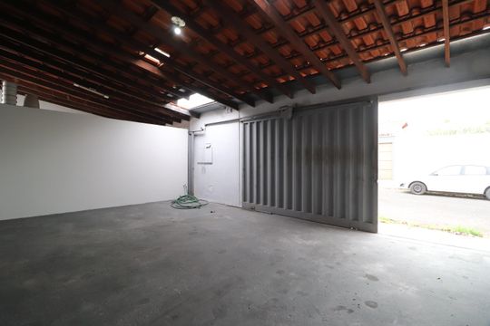 Garagem de casa para alugar com 2 quartos, 70m² em Jardim Europa, Uberlândia