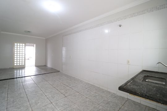 Cozinha de casa para alugar com 2 quartos, 70m² em Jardim Europa, Uberlândia